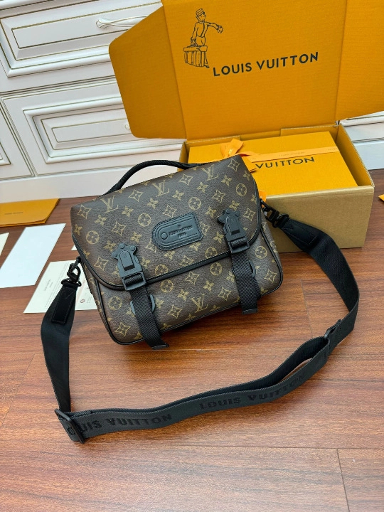 Louis Vuitton LV Trail Messenger M46972